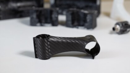 Lynxter社のシリコーン3Dプリンティングによるカーボンファイバー中空複合部品製造技術を紹介