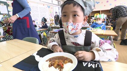 みんなで『いただきます！』小学1年生の“給食”がスタート！気になる献立は…カレーライス「おなかいっぱい？まだまだ」初日から『おかわりジャンケン』も体験〈北海道札幌市〉