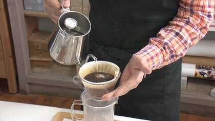 焙煎所は廃校の理科室!? 水の郷で生まれた「水洗い珈琲」　Iターン男性のこだわりの「一杯」【鳥取発】