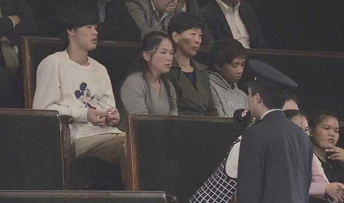 審議を見守る外国人技能実習生たち
