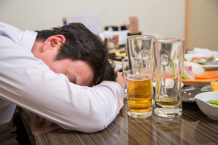 度数の高いお酒、飲みすぎには注意が必要(画像はイメージ)