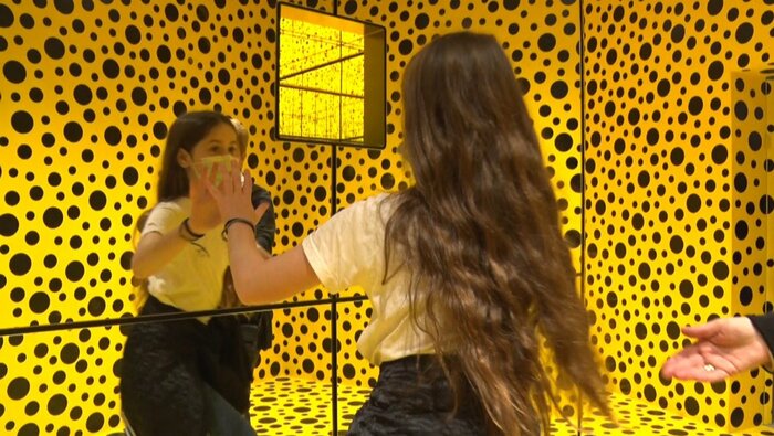 イスラエル・テルアビブ美術館で開かれた「草間彌生展」(2021年)