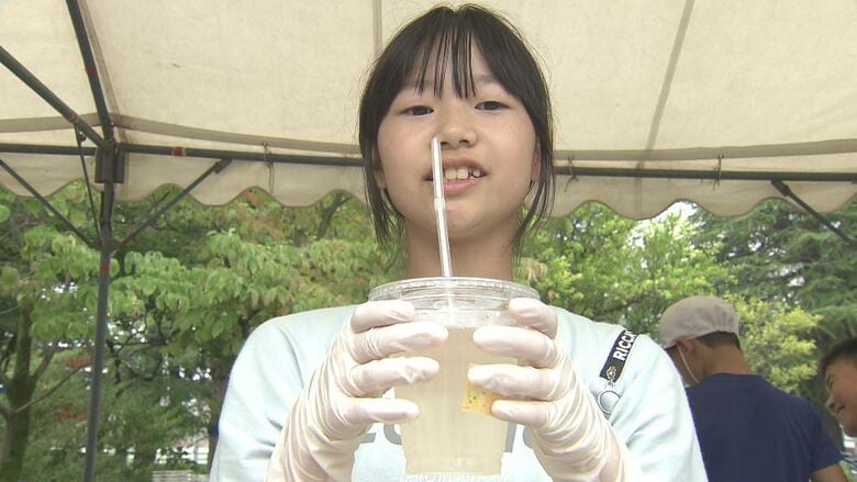 収益を小児がん患者の支援に　児童たちが企画「レモネードスタンド」　参観日で来校した保護者に販売｜FNNプライムオンライン