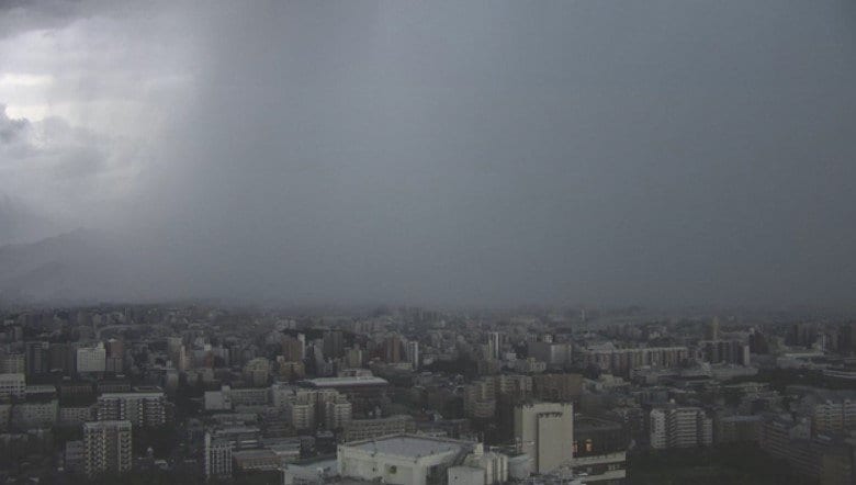福岡で2日夜遅くにかけて落雷や竜巻・急な強い雨に注意　大気の状態が非常に不安定に　局地的に積乱雲が発達のおそれ　気象台｜FNNプライムオンライン