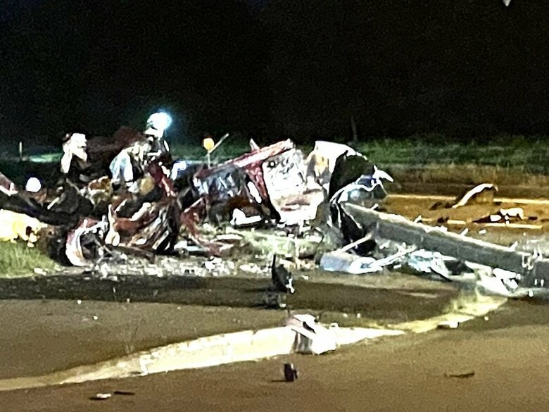 【速報】車体がグシャグシャに…国道で乗用車同士が衝突…はずみで1台が信号機の柱に激突…70代男性が意識不明の重体＜北海道恵庭市＞｜FNNプライムオンライン