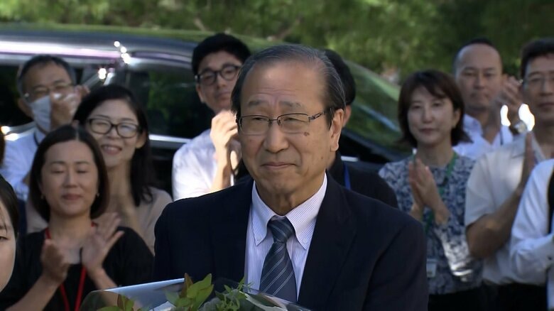 ノーベル化学賞の北川進特別教授「きのうはバタンキュー」一夜明け京大で祝福　「ただのおじさんの扱いが急に変わる」｜FNNプライムオンライン