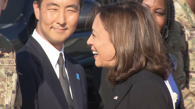 米軍横田基地に到着したハリス副大統領