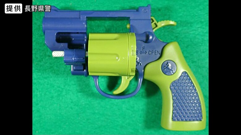 新たに判明した玩具と称した真正拳銃（提供：長野県警）