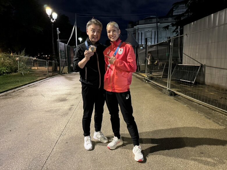 江村美咲選手と父・宏二さん　フランスで　※宏二さん提供