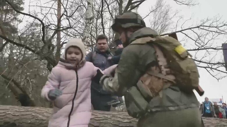 ウクライナ・イルピン　6日　避難中もロシア軍による攻撃が続く