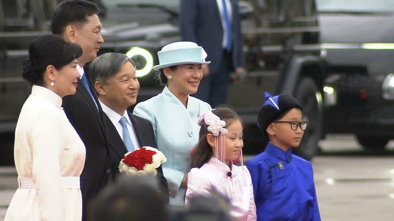 歓迎式典に出席された両陛下（7月8日）