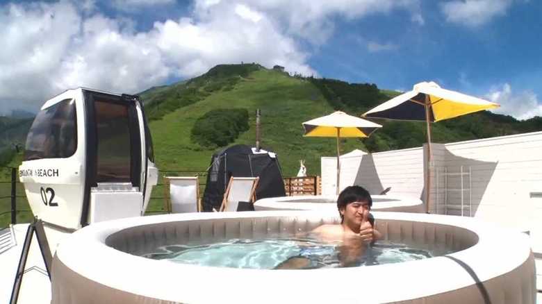 夏のスキー場が大盛況!話題のゴンドラサウナ&日本一のアトラクションに乗ってみた
