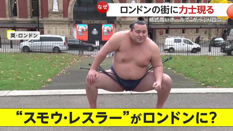 日本の力士の“どや顔”（4日、イギリス・ロンドン）