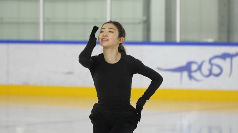 氷上練習をする千葉百音