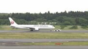 JAL旅客機タイヤ不具合で緊急着陸　羽田滑走路に破損判明　「金属板」が浮き上がり　関連を調査