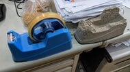 「コイツの中身って砂だったの!?」セロハンテープ台の“重し”の正体に反響…真相をメーカーに聞いた