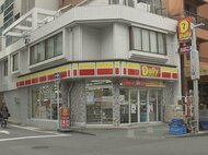 コンビニで味噌汁を万引き…見つかった18歳少女が男性店員に暴行 腹を蹴るなどしてケガさせ現行犯逮捕