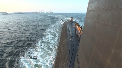 “原子力潜水艦”導入論の行方　高コストや静音性・運用など課題山積　現行の海自潜水艦内を取材…その実態は
