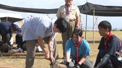 悠仁さまがボーイスカウトと丸太切りに挑戦「いい香りがする」　博物館も視察　広島訪問終え帰京の途へ