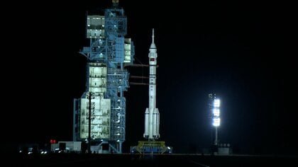 中国が有人宇宙船「神舟21号」打ち上げ成功　3人の飛行士、半年間の任務