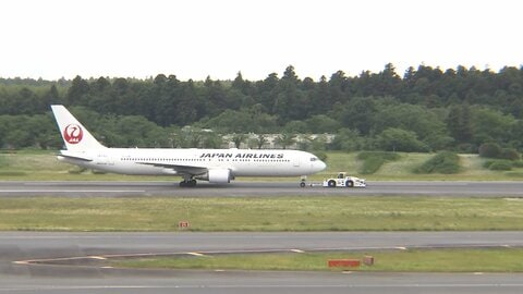 JAL旅客機タイヤ不具合で緊急着陸　羽田滑走路に破損判明　「金属板」が浮き上がり　関連を調査