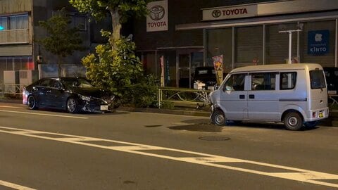軽貨物車が反対車線はみ出し正面衝突 運転手ら2人が軽傷　後ろのバイクに気づき慌ててハンドル切ったか　警視庁が当時の状況を捜査　東京・大田区