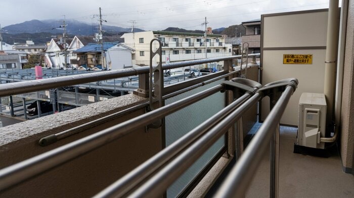 ベランダによく物を置くなら注意(画像はイメージ)