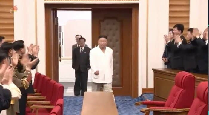 6月20日国務委員会演奏団の公演を観覧した金総書記