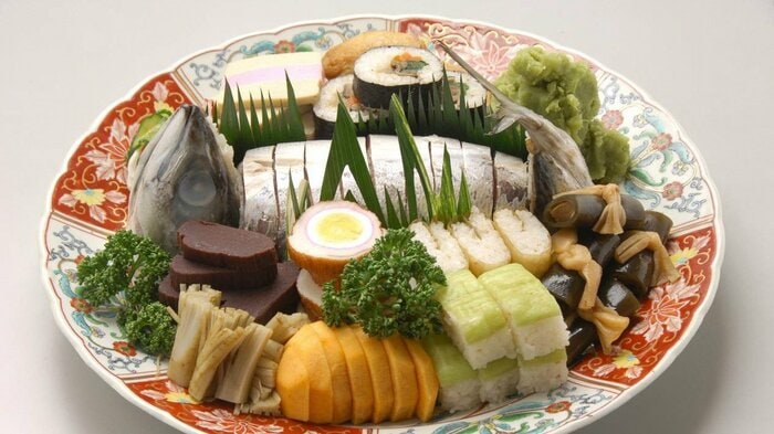 これが皿鉢料理。宴会などの場でよく食べられるという