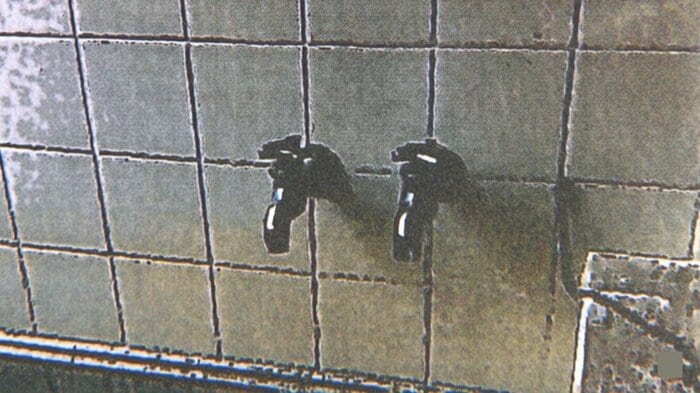 75~85度の熱湯が出る蛇口と水が出る蛇口 湯をかき混ぜる作業は行われなかった(事故報告書より)