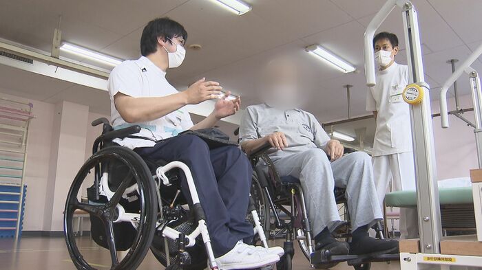 加藤雄大医師(左)