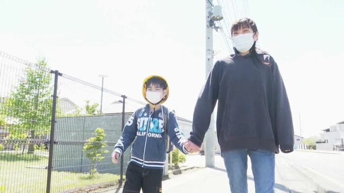 左・中沢維斗さん(11) 右・母の加代さん