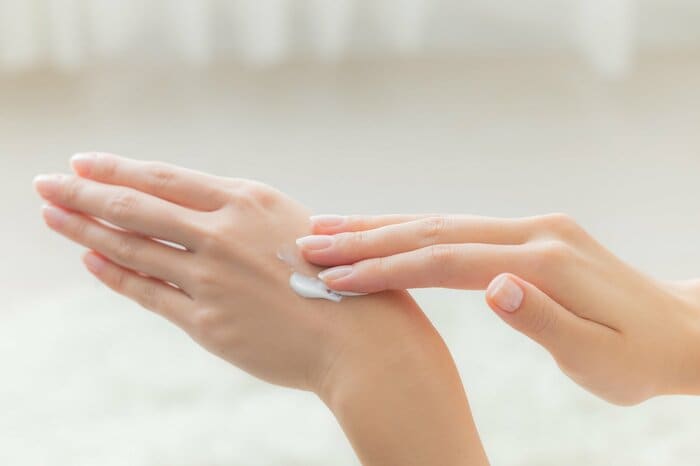 爪にも保湿剤を（イメージ）
