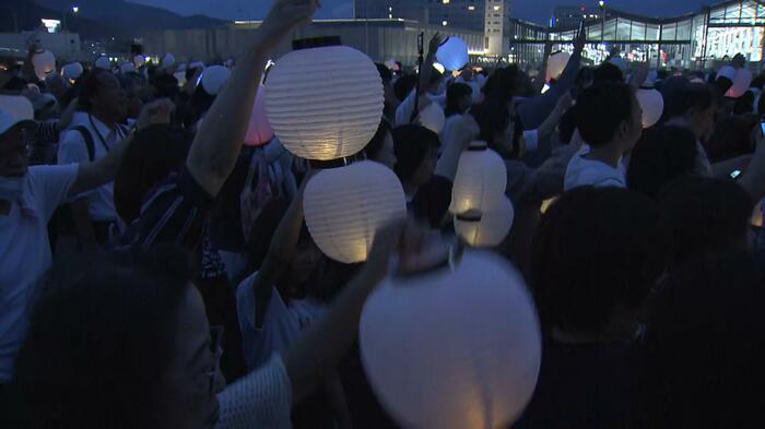 天皇ご一家を提灯で迎える長崎市民