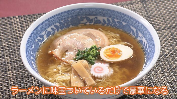 電子レンジで簡単ラーメン、煮卵も加えて豪華に