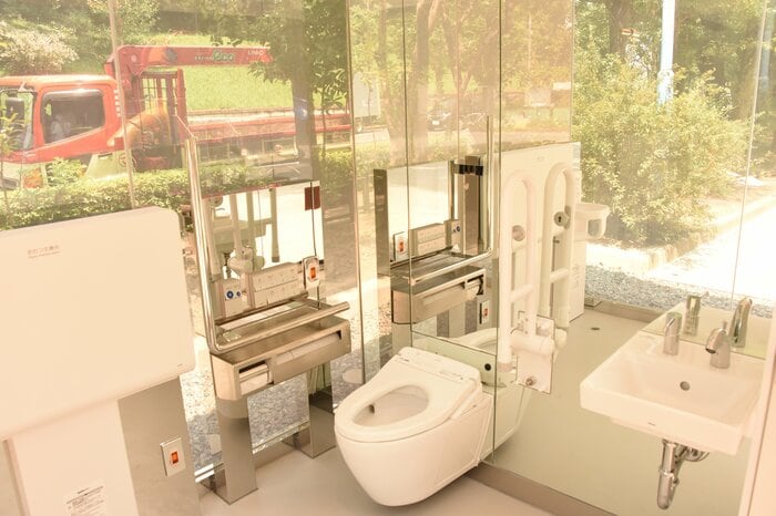 代々木深町小公園のトイレ内観(提供:日本財団)