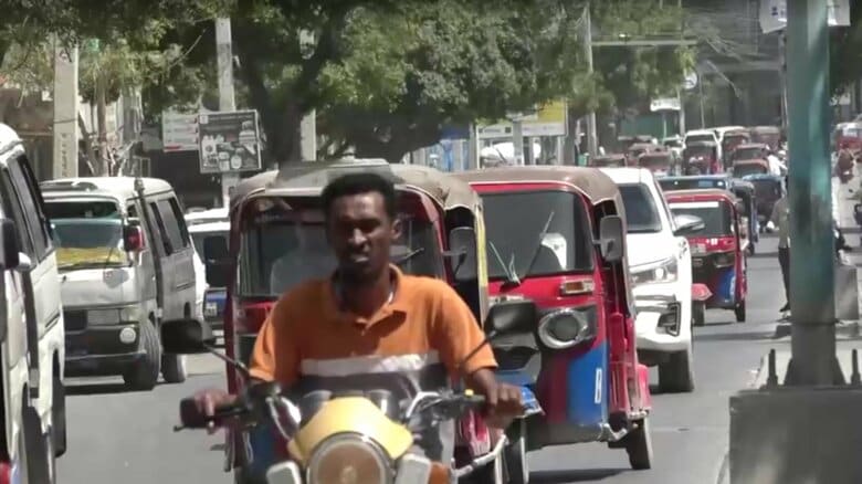 「国籍を剥奪し追放する」トランプ政権がアメリカに避難中のソマリア人の一時保護終了へ　約2500人が対象か｜FNNプライムオンライン