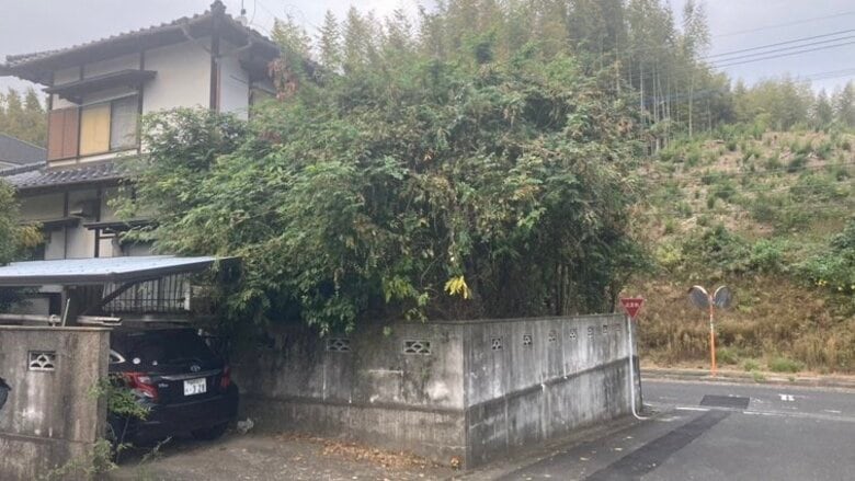 【速報】住宅1階の部屋から全身白骨化の遺体　車庫の車では男性が倒れ死亡確認　60代長男と母親か　経緯を捜査　福岡・宗像市｜FNNプライムオンライン