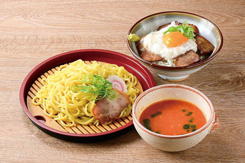 同じ「勝負めし」をチョイス　藤井聡太竜王と佐々木勇気八段ともに「トマトつけ麺とチャーシュー丼」のセット　佐々木八段は「タコス」もプラス　竜王戦あわら対局2日目｜FNNプライムオンライン
