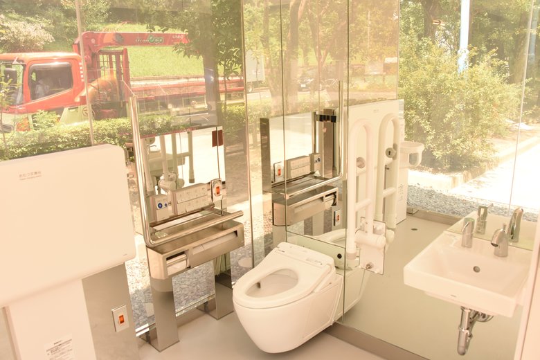 代々木深町小公園のトイレ内観(提供:日本財団)