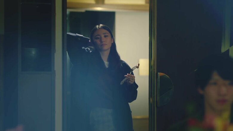 一人冷静な女性（出典:日本ハム）