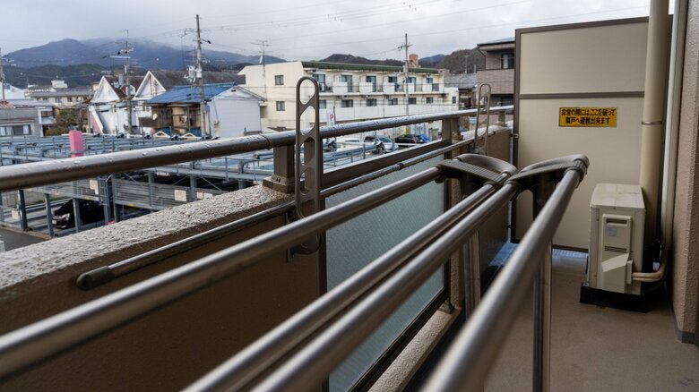ベランダによく物を置くなら注意（画像はイメージ）