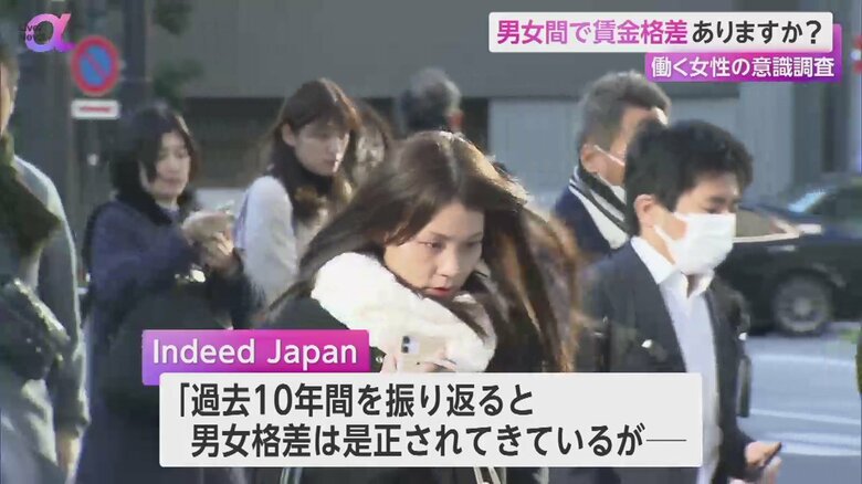 東京駅を歩く人の姿