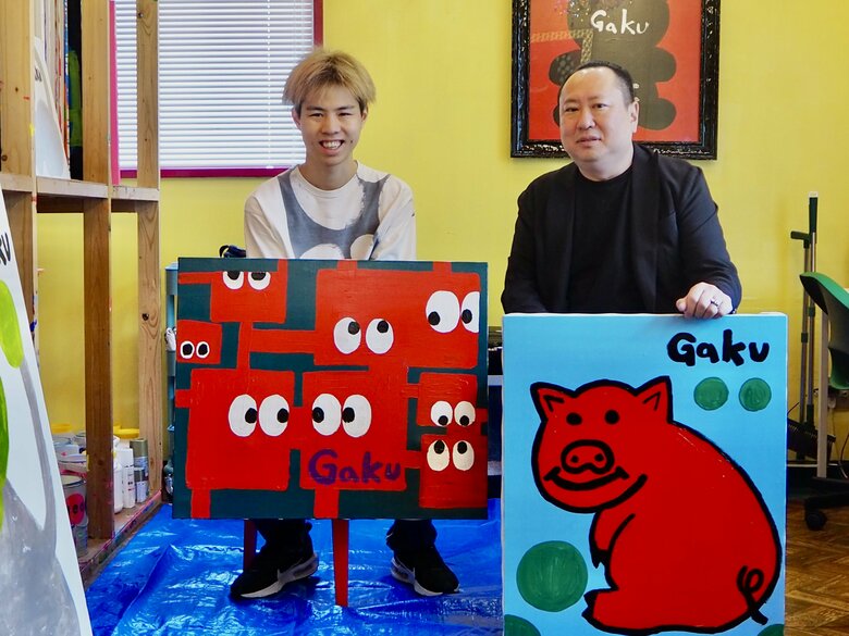 川崎市・高津のアトリエにて　左から）GAKU、佐藤典雅さん