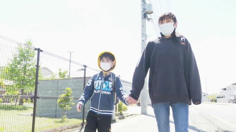 左・中沢維斗さん（11）　右・母の加代さん