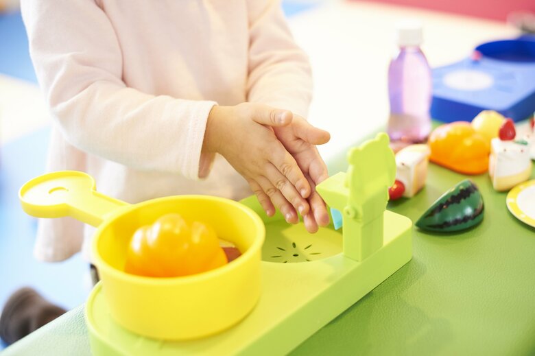 遊びを中断して次の行動に移してほしいとき、どう声かける？（画像：イメージ）