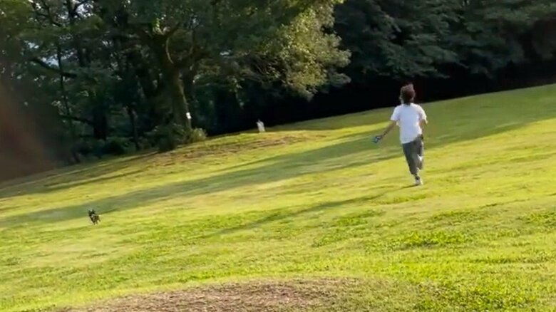 爆走する小太郎くんと追いかけるパパさん