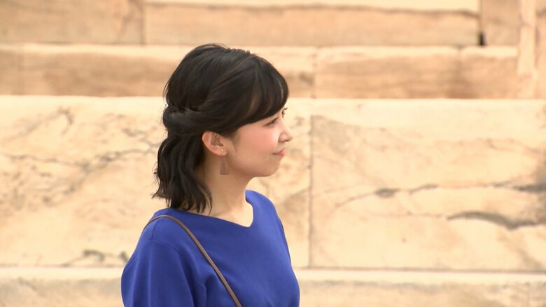 ギリシャの国旗カラー、青と白の装いでパルテノン神殿を視察された佳子さま