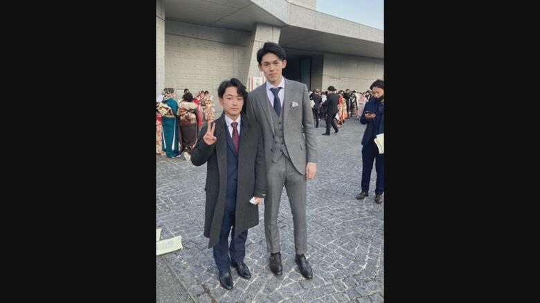 大和田投手・佐々木投手 成人式で記念撮影