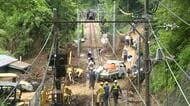 伊豆急行線　7日全線での運転再開目指し復旧作業続く　大雨に備え大型土のうも設置　台風で線路脇の斜面崩落